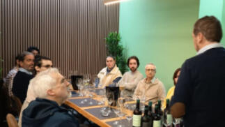 Cata de vinos con maridaje de tapas en Nervión